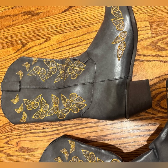 Embroidered Pull-On Chunky Heel Cowgirl Western Boots - Picture 2 of 10